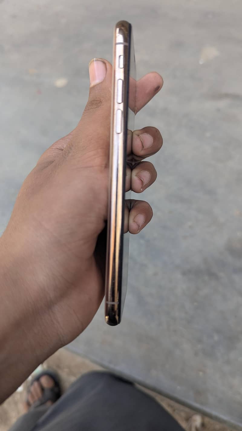Apple iPhone XS 3