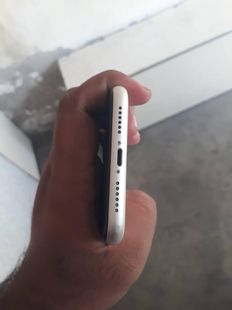 Apple iPhone 11 3