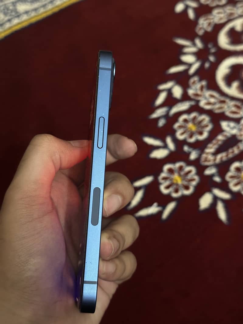 iPhone 13 3