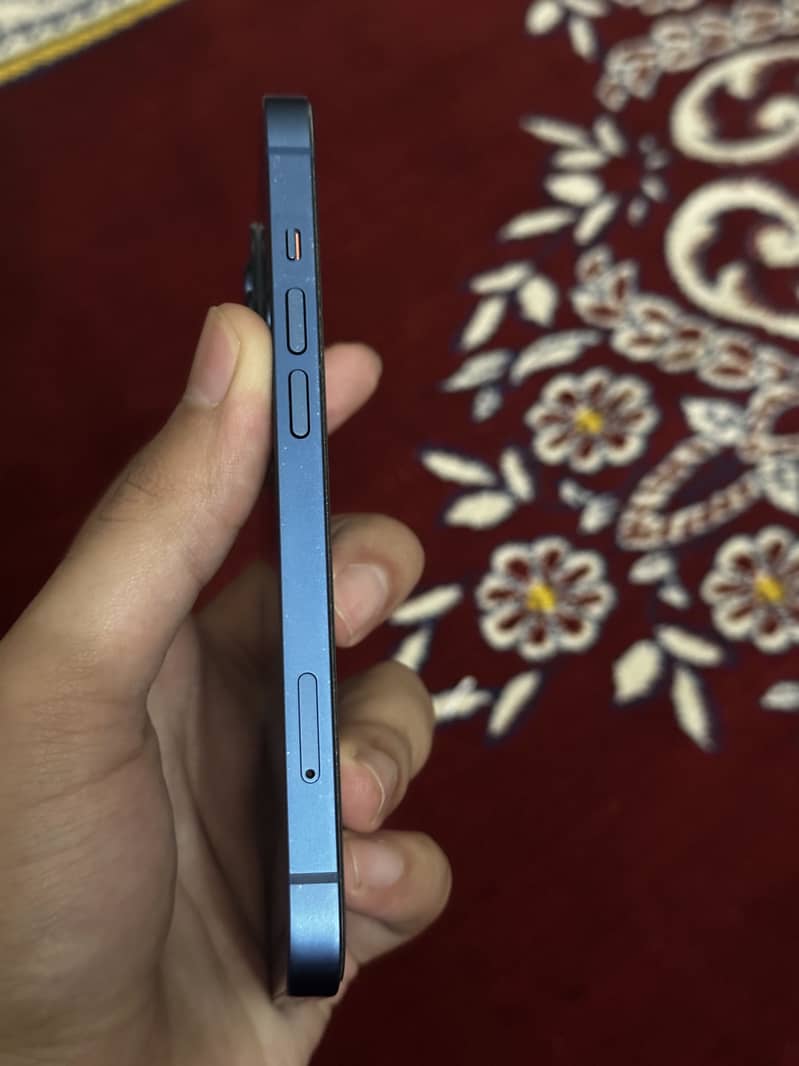 iPhone 13 6