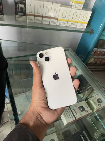 Apple iPhone 13