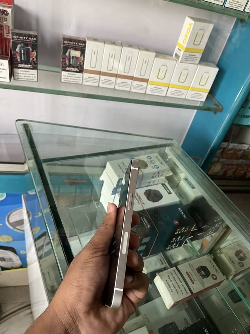 Apple iPhone 13 1