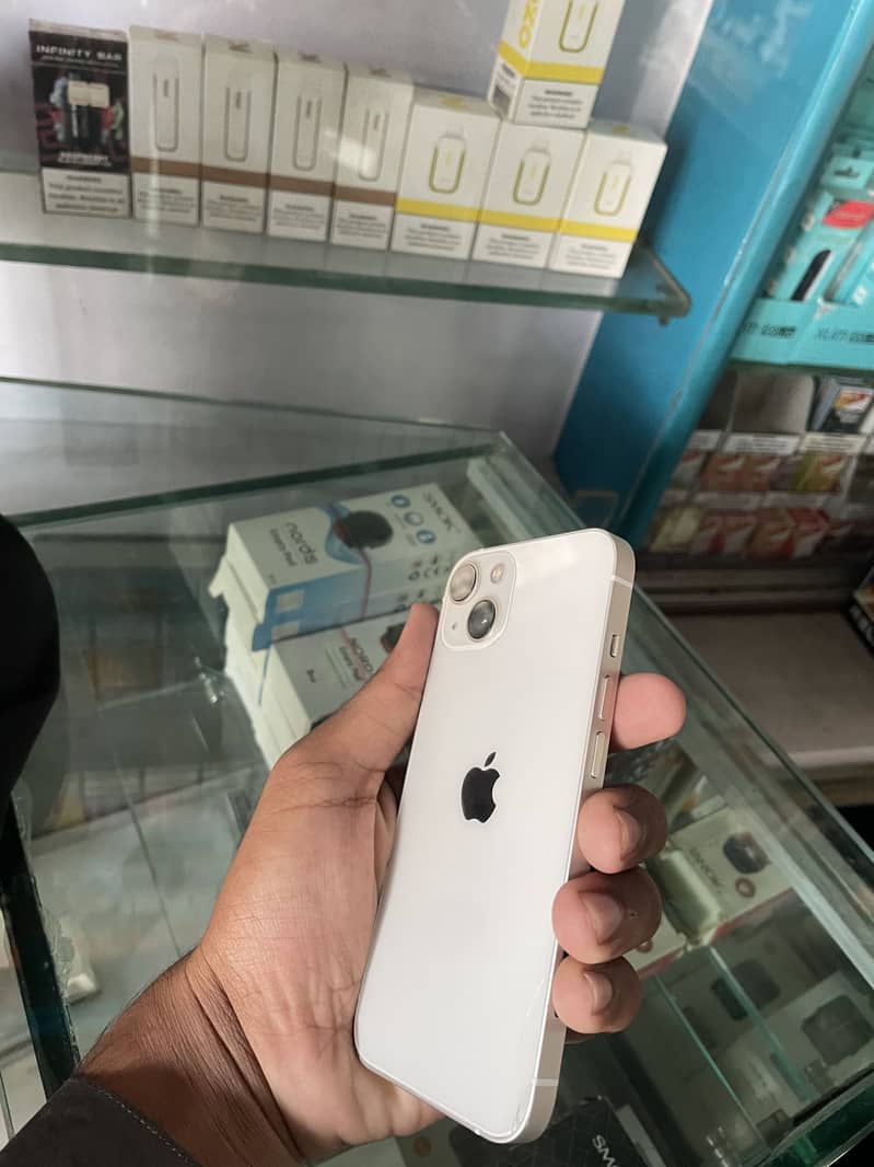 Apple iPhone 13 4