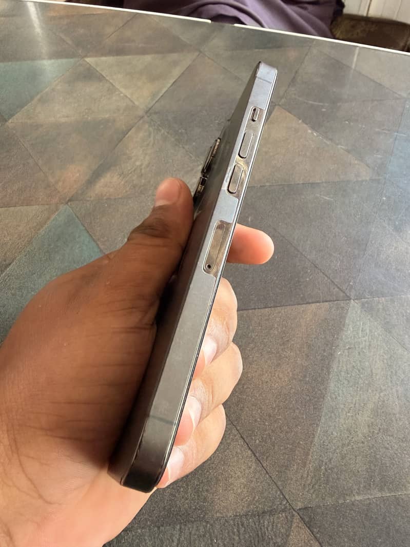 Apple iPhone 13 Pro 4