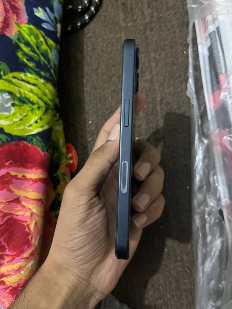Apple iPhone 13 2