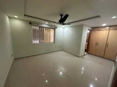 IDEAL 3BEDROOMS UNFURNISHED APARTMENT AVAILABLE FOR SALE IN E11 NEAR TO MAIN ROAD