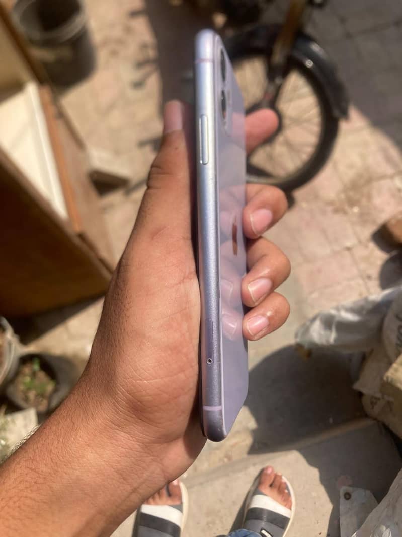 Apple iPhone 11 3