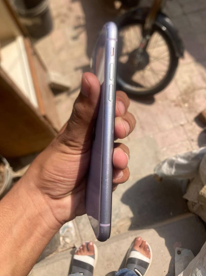Apple iPhone 11 4