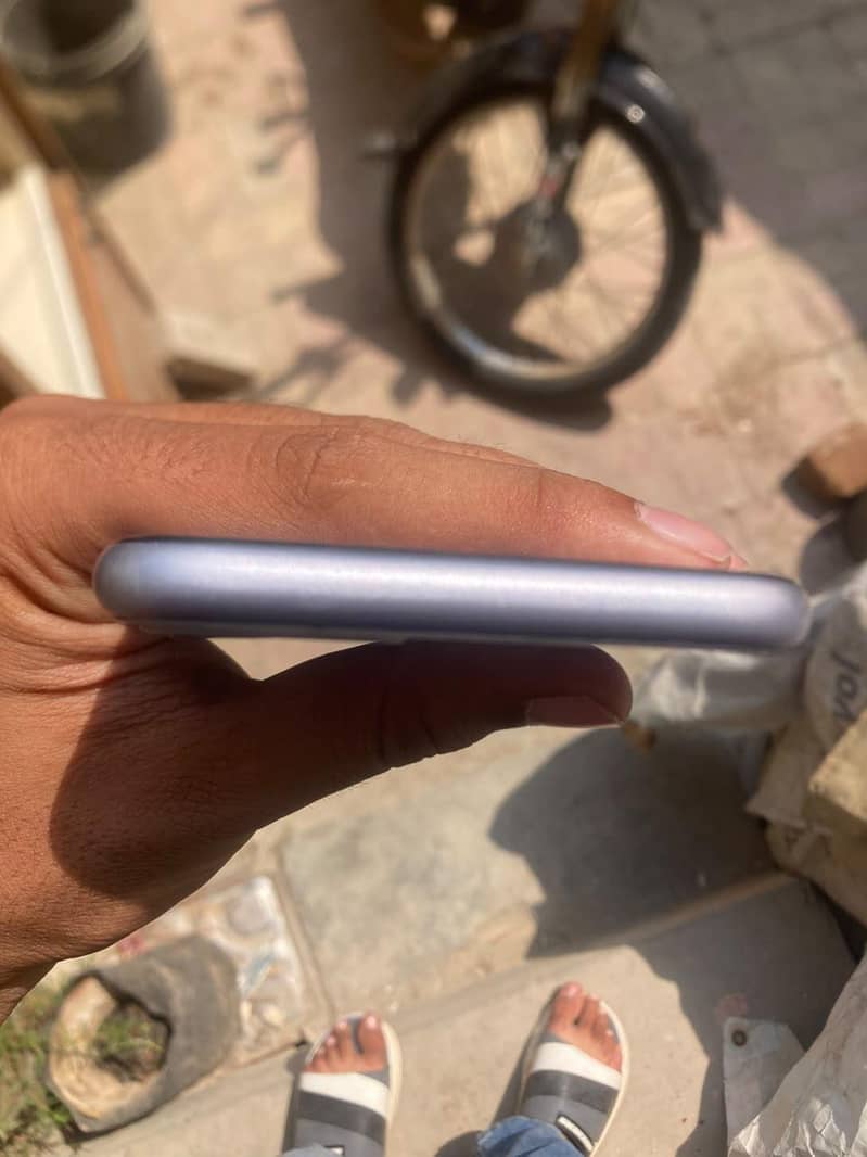 Apple iPhone 11 6
