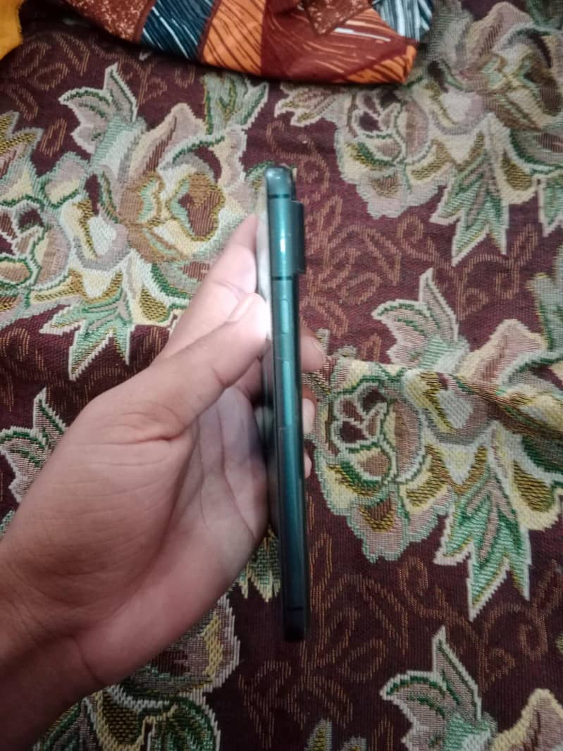 Google Pixel 8 4