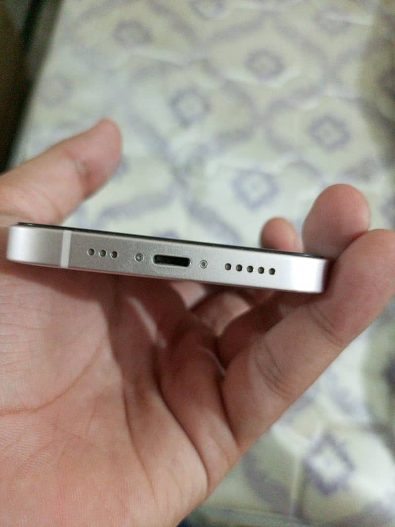Apple iPhone 13 3