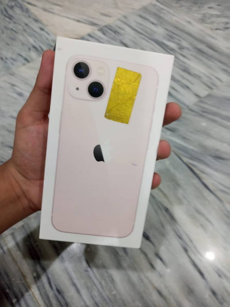 Apple iPhone 13 4