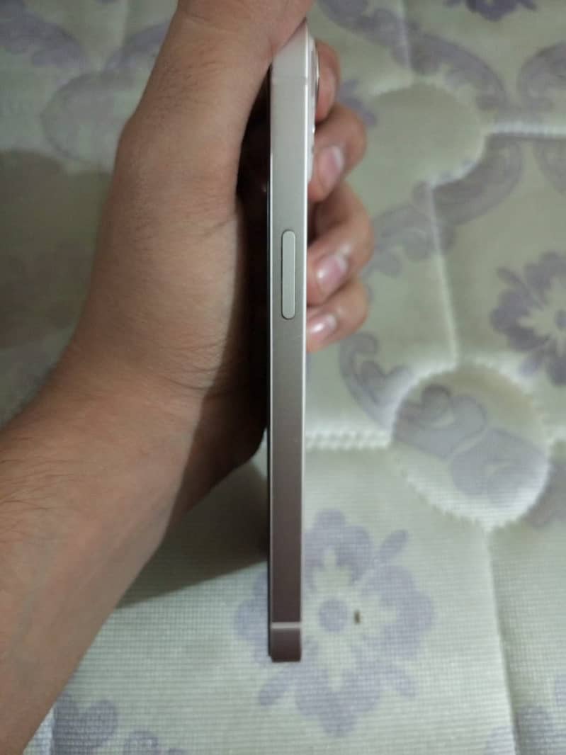 Apple iPhone 13 5