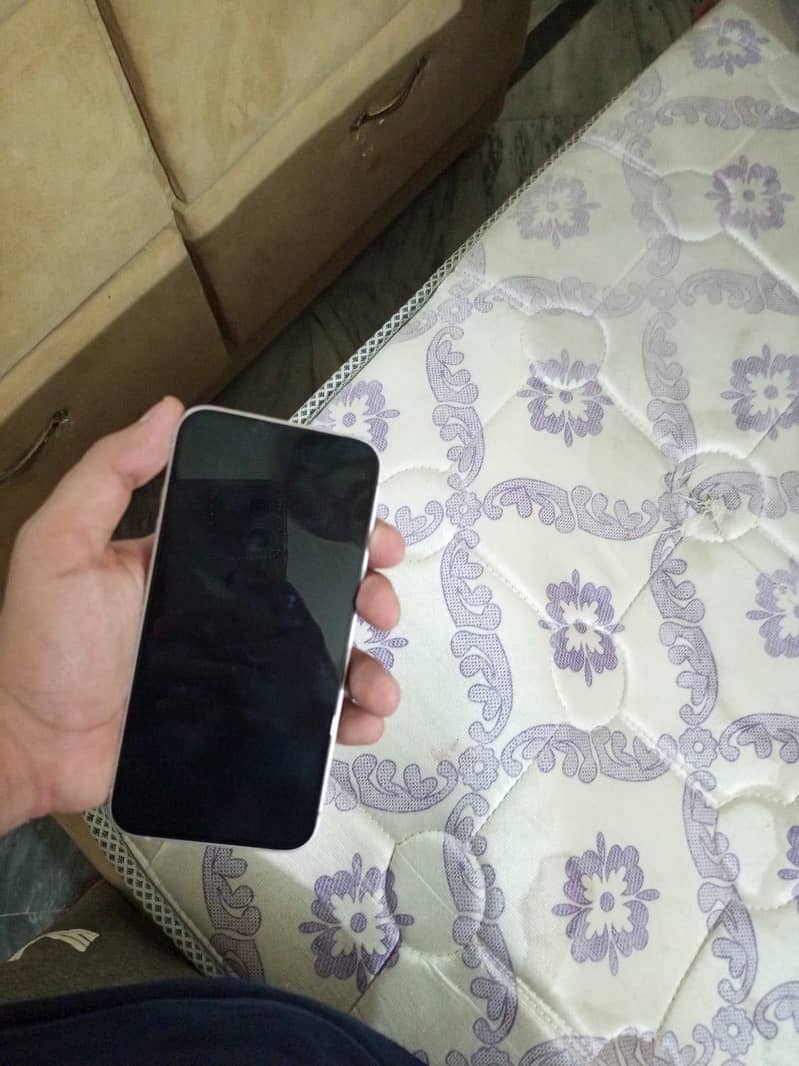 Apple iPhone 13 7