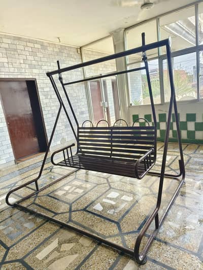 iron jhula condition 9 out of 10