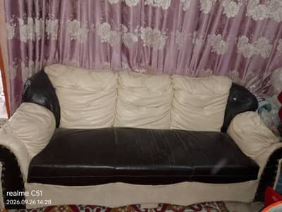 Black & cream diamond button sofa