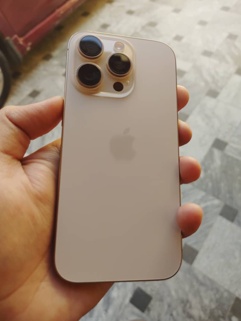 Apple iPhone 16 Pro 0