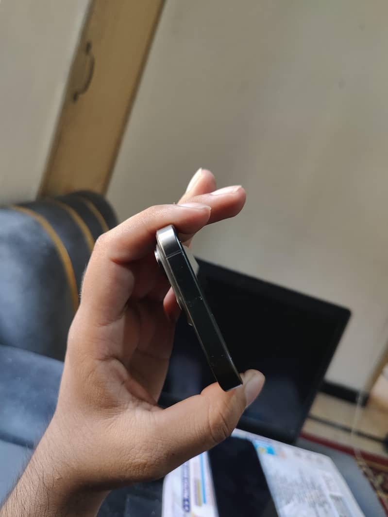 Apple iPhone 15 Pro 2