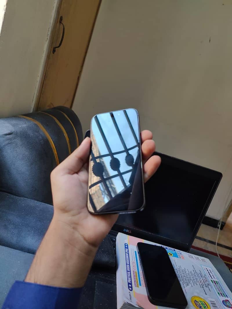 Apple iPhone 15 Pro 3