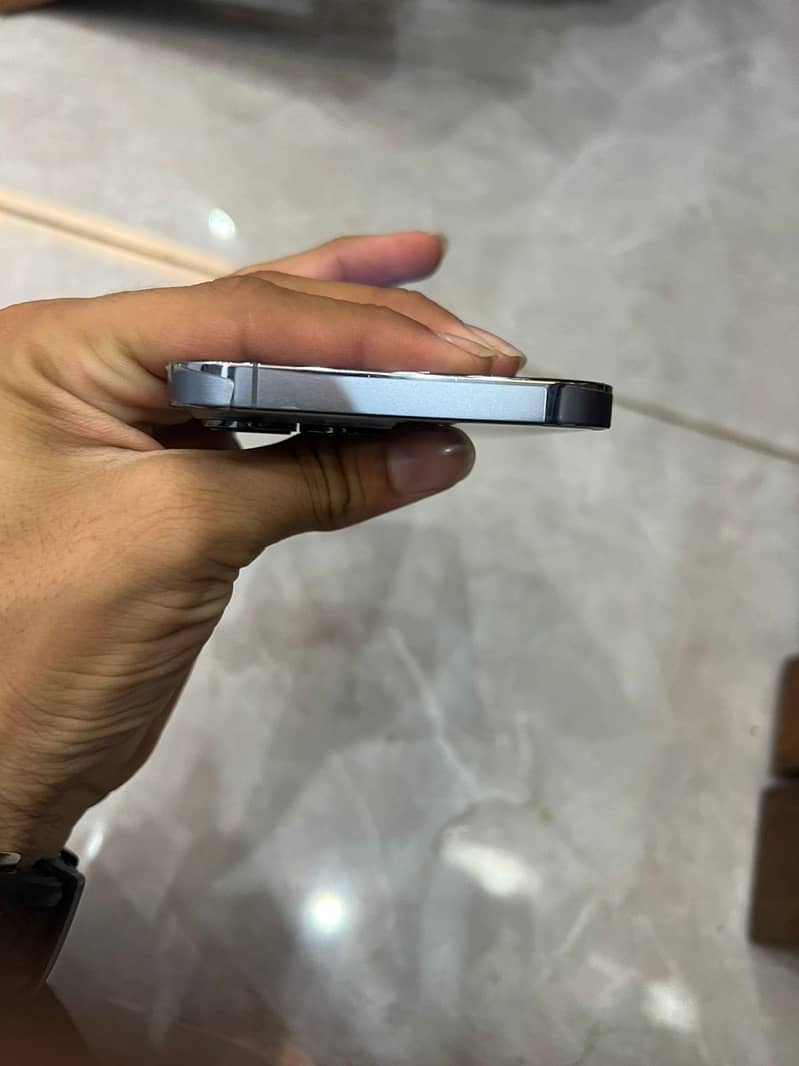 Apple iPhone 15 Pro Max 2