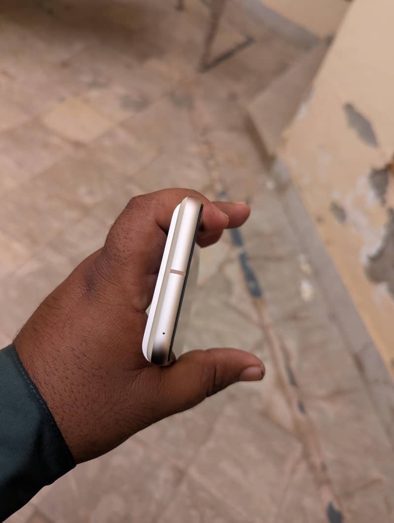 Google Pixel 8 3