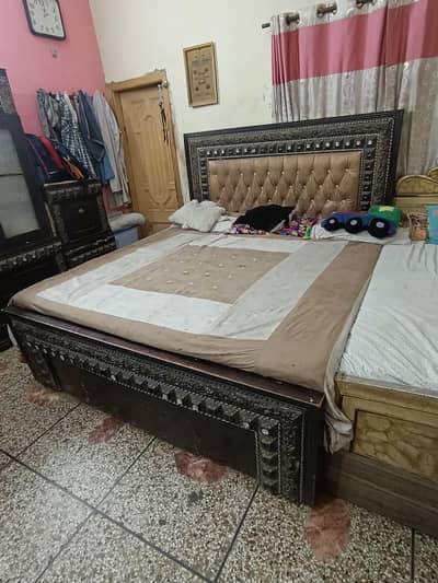 King size double bed urjunt sale