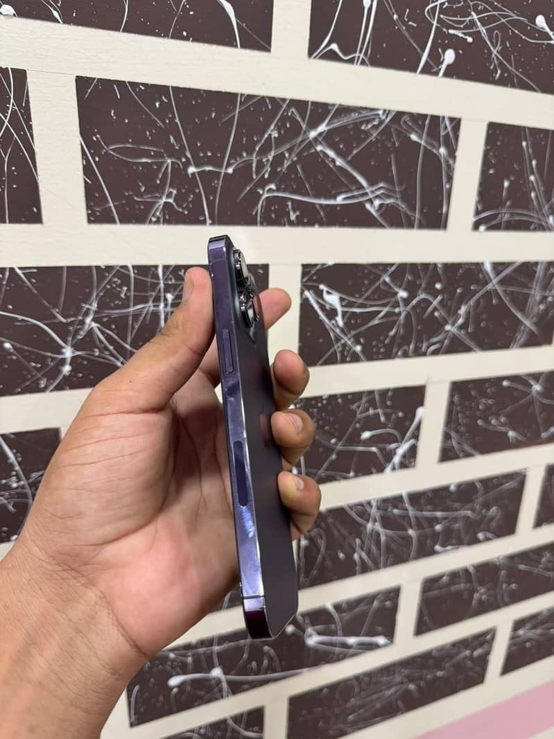 Apple iPhone 14 Pro Max 1