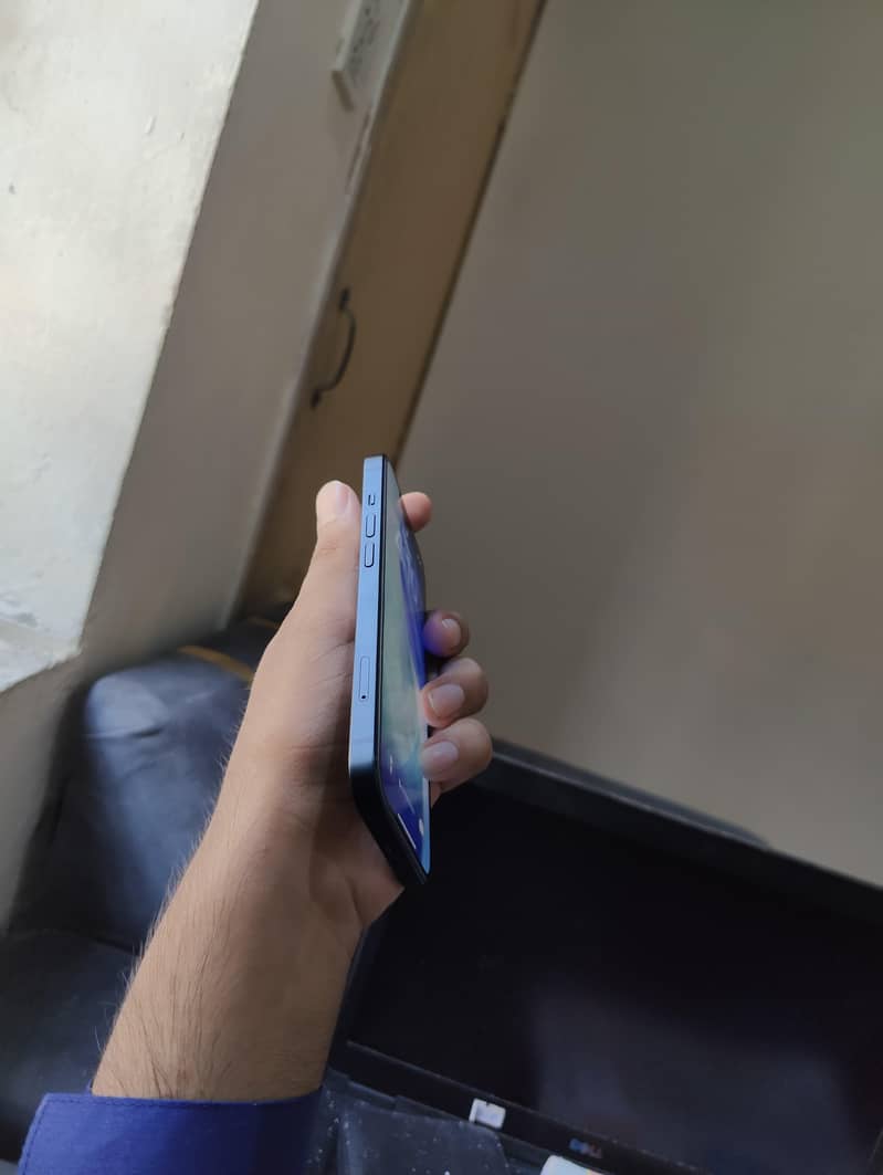 Apple iPhone 13 1