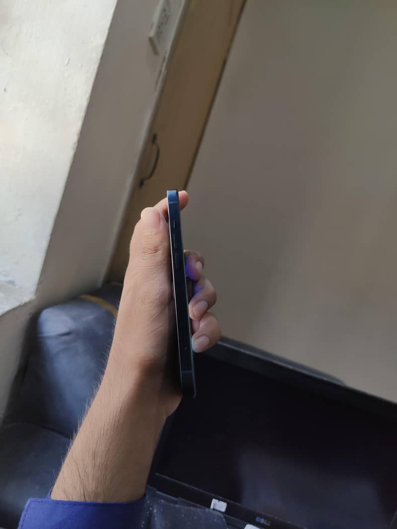 Apple iPhone 13 2