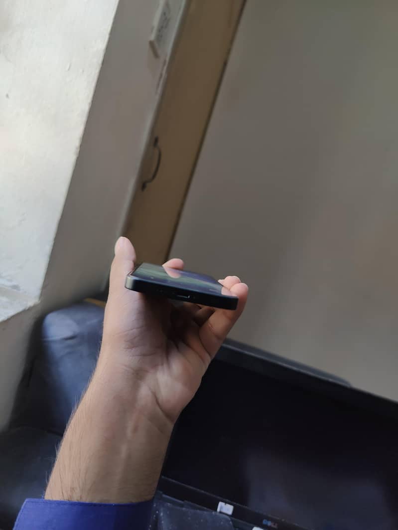 Apple iPhone 13 5