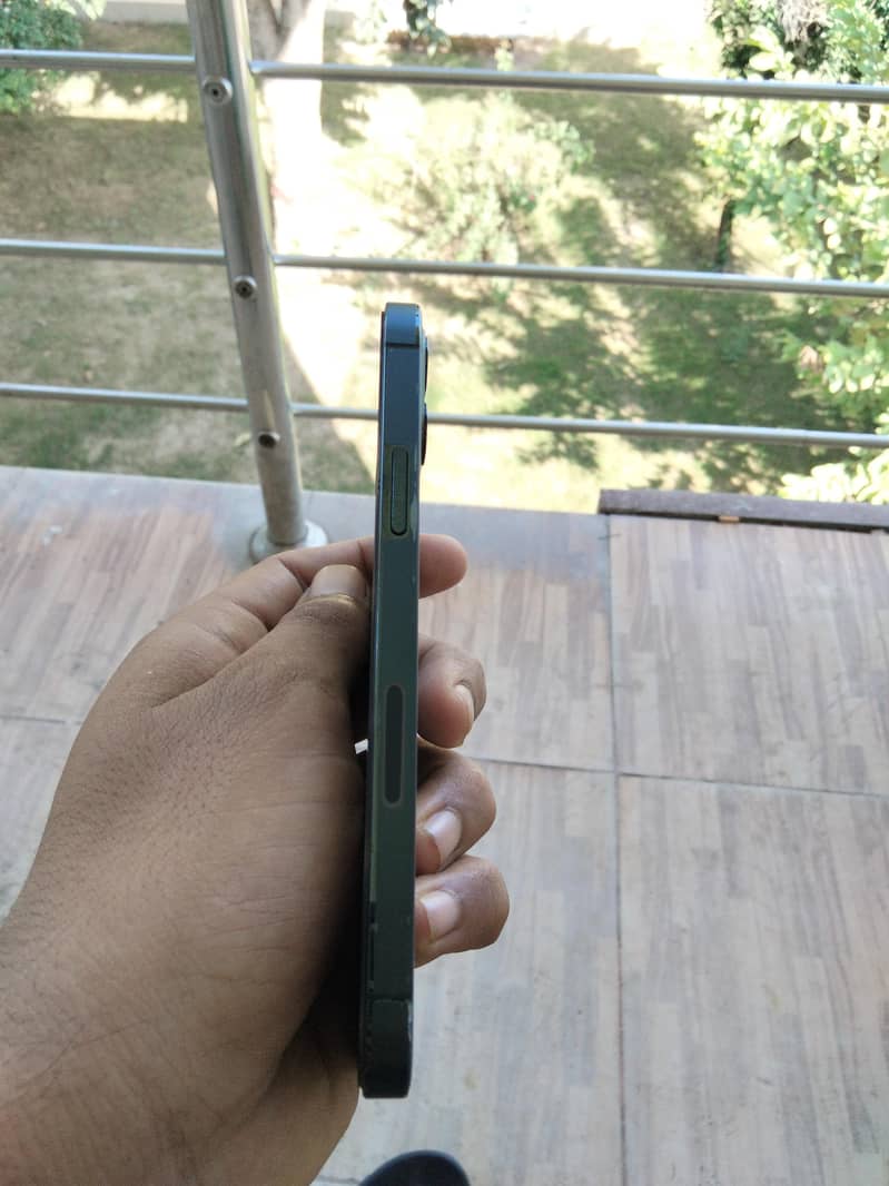 Apple iPhone 12 Pro 4
