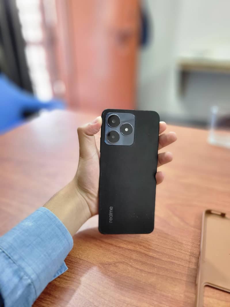 Realme C53 0