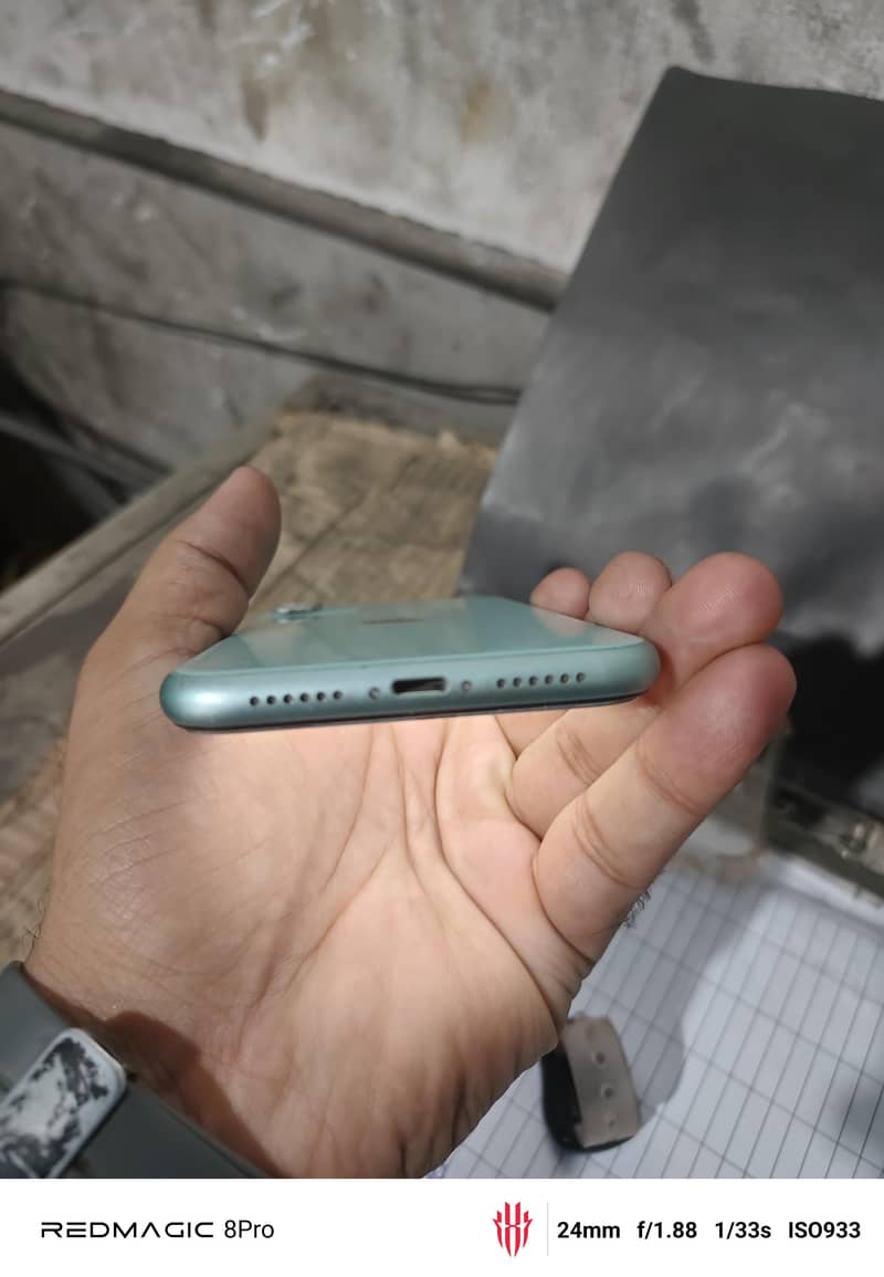 Apple iPhone 11 6