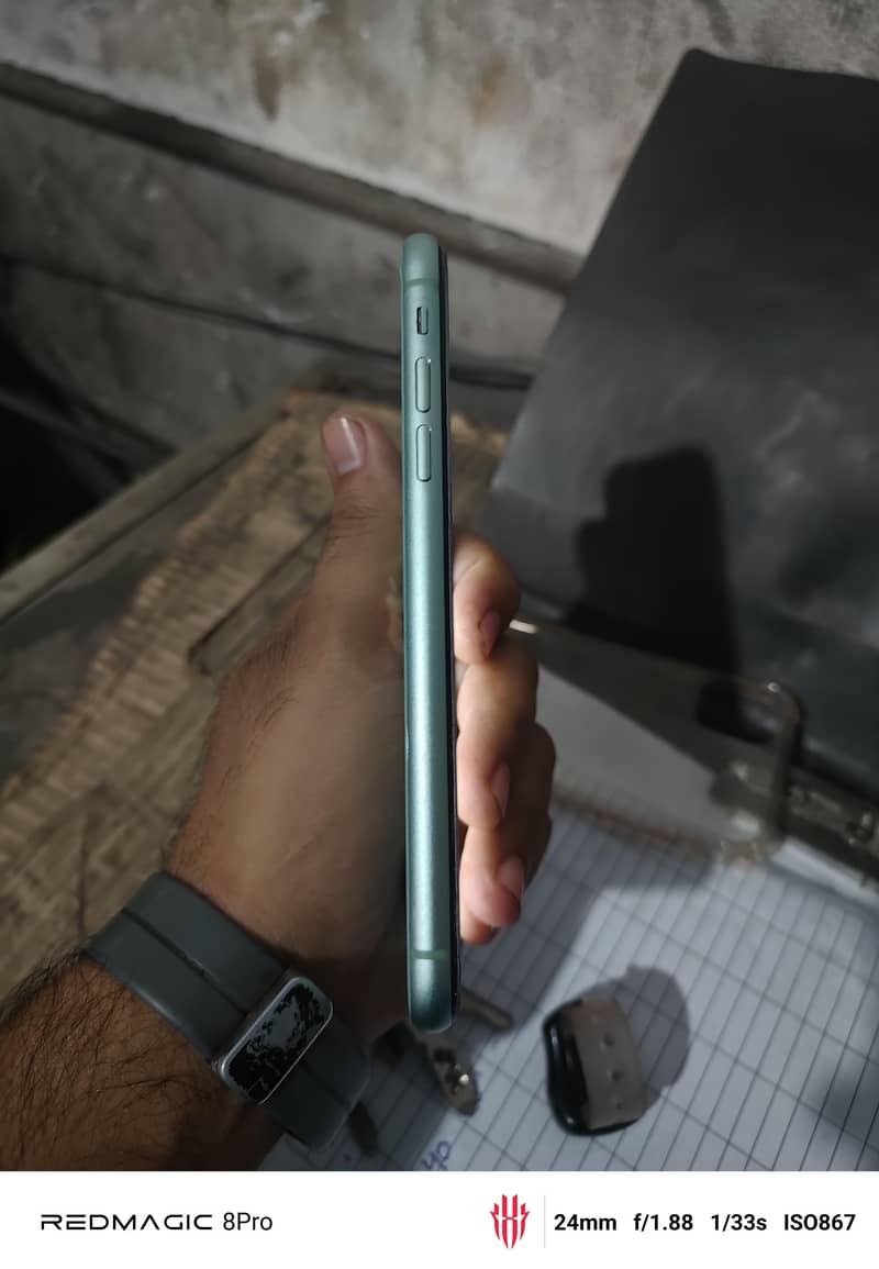 Apple iPhone 11 7