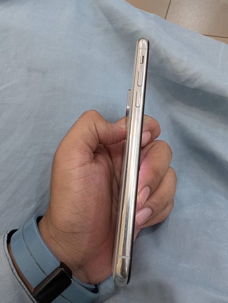 Apple iPhone X 3