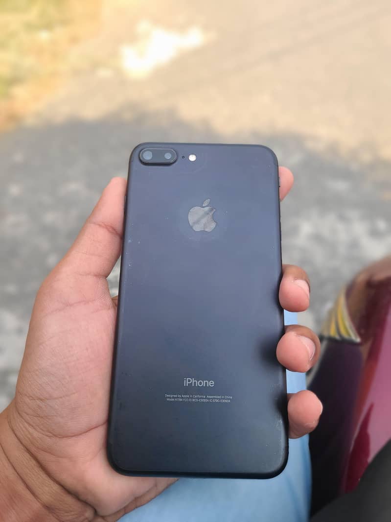 Apple iPhone 7 Plus 0
