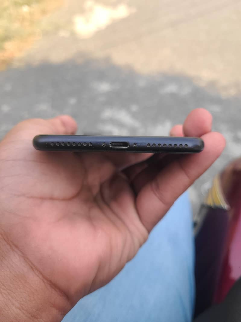 Apple iPhone 7 Plus 2