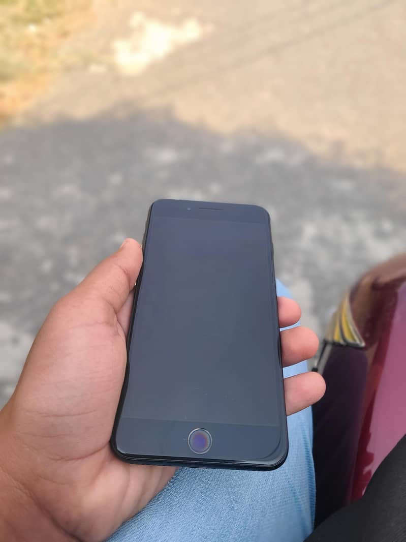 Apple iPhone 7 Plus 3