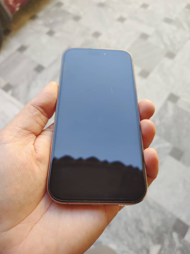 Apple iPhone 16 Pro 4