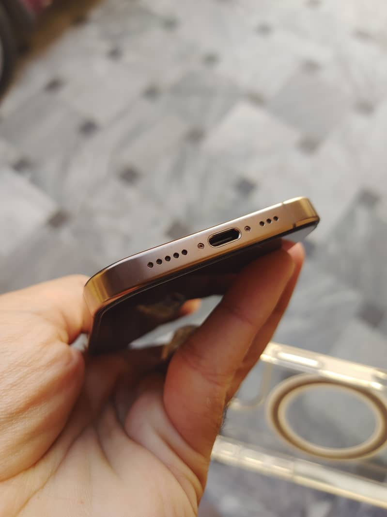 Apple iPhone 16 Pro 5