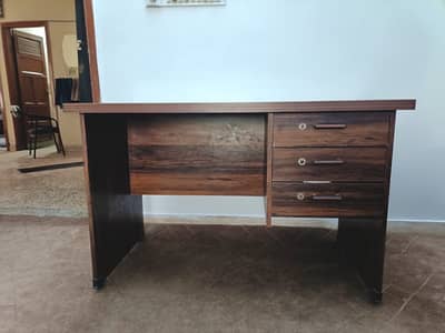 Office Table 10/10