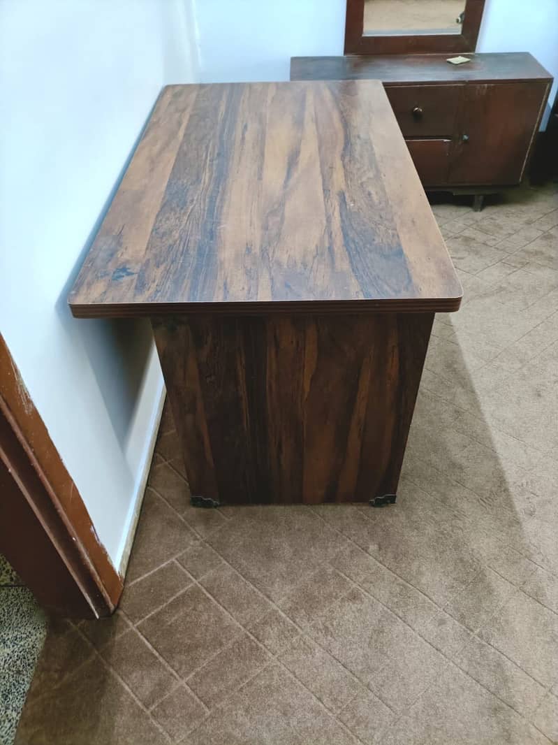 Office Table 10/10 2