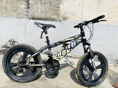 GReen and black bycycle