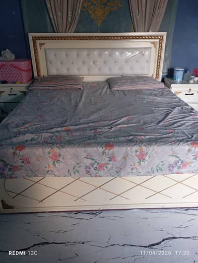 Full Bedroom Set King Bed + 4 Door Almari with Box + Dressing
