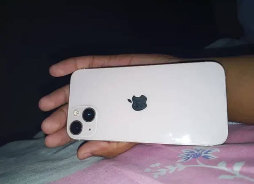 Apple iPhone 13 0