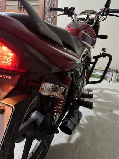 CB 125f Honda Red 0/3/0/8/2/8/4/6/3/9/7