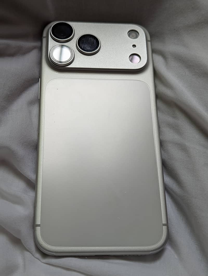 Apple iPhone 17 Pro Max 2