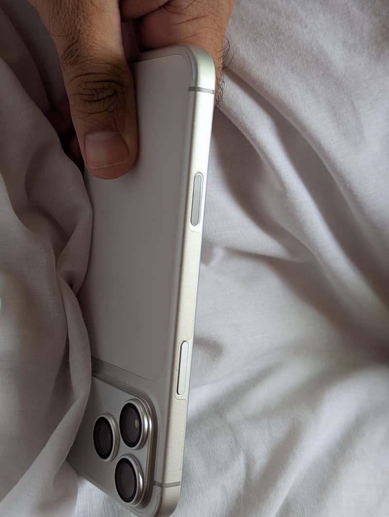 Apple iPhone 17 Pro Max 5