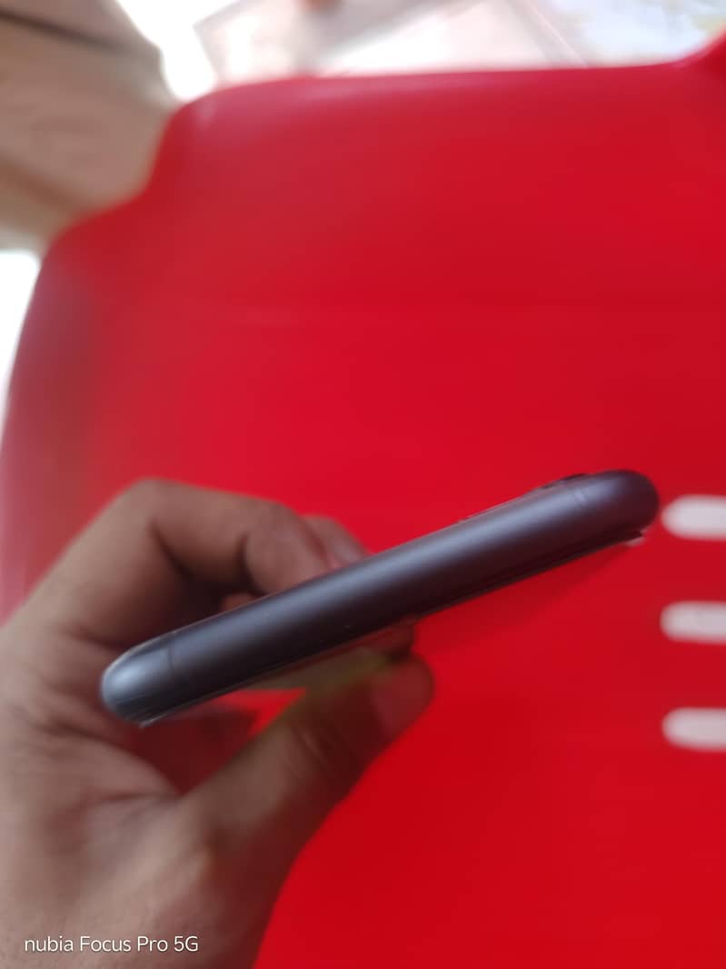 Apple iPhone 11 3