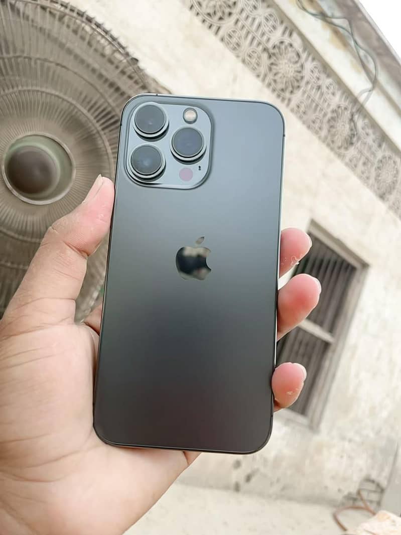 Apple iPhone 13 Pro 1